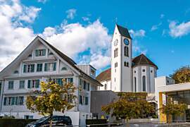 Pfarreizentrum und Kirche